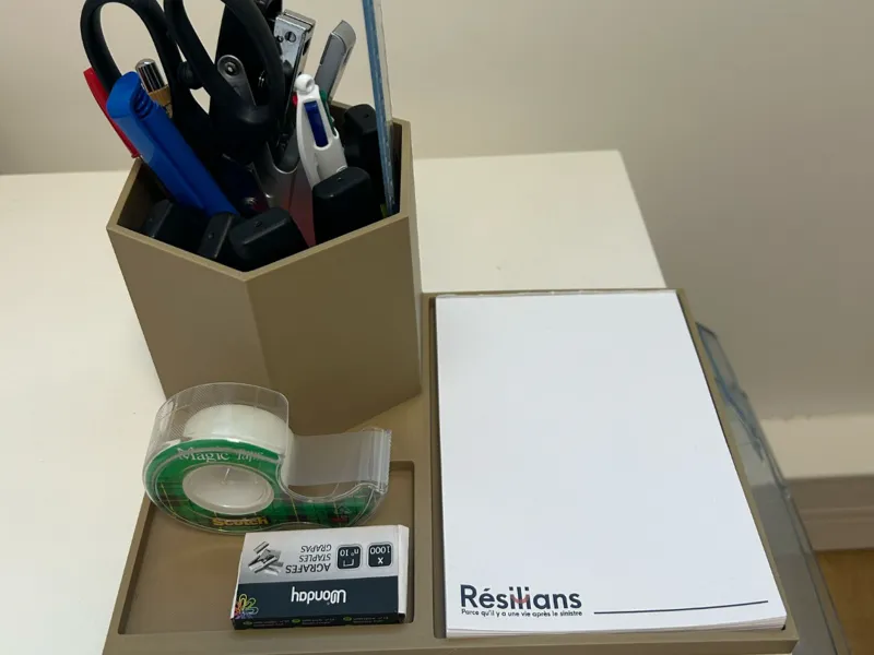 Organiseur avec pot à crayons