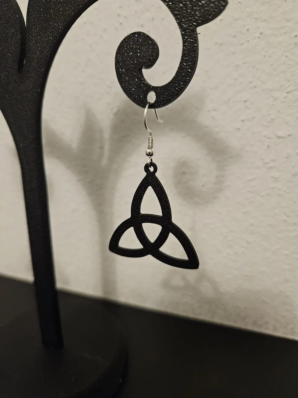 Celtic earrings - Triquetra view 2