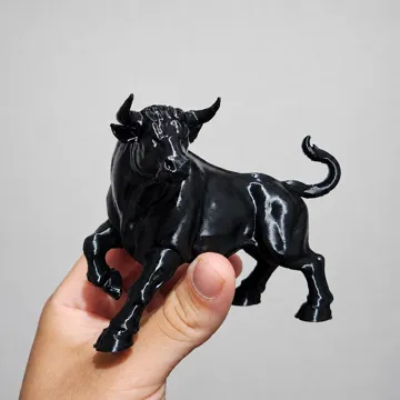 Figura decorativa: bull sculpture / ultra-realistic — vista de referencia 3
