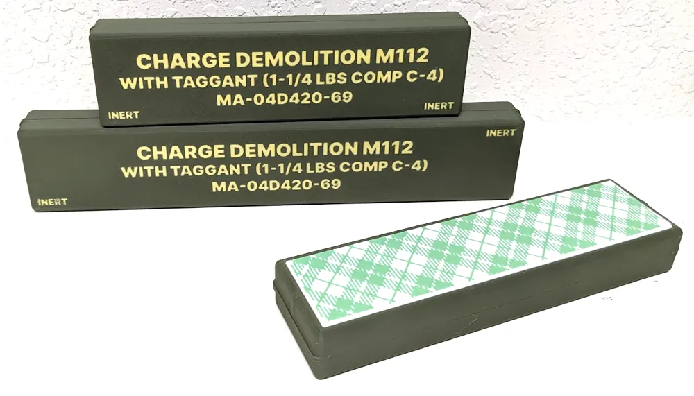 米軍M112 C4ブロックとワイヤレス起爆装置 作成者： Rexi Labs