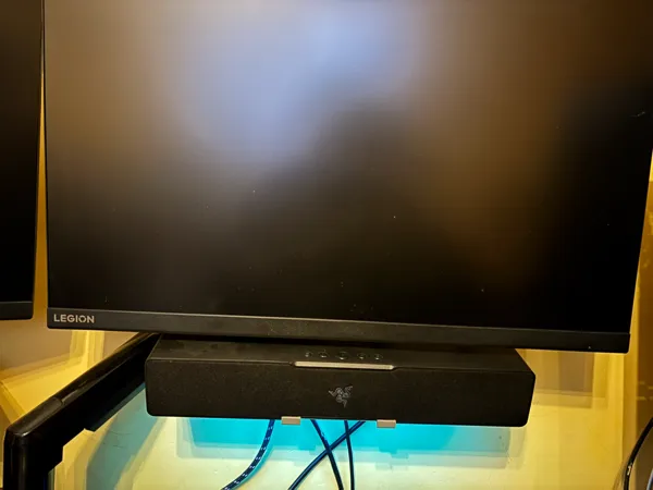 Support d'enceinte pour écran — fixation VESA