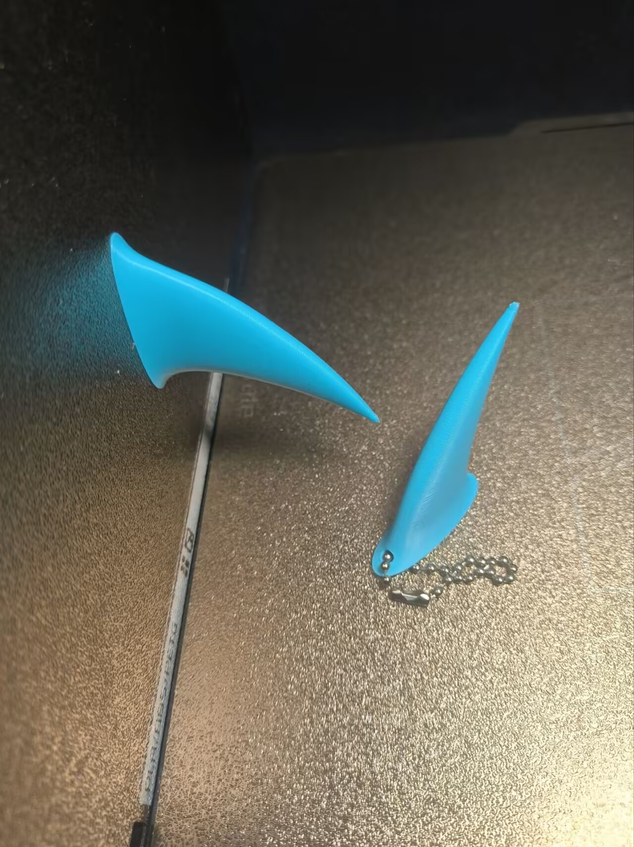 Miniatura 2 do modelo 3D 在冰箱游泳的鲨鱼 鲨鱼鳍 冰箱贴 钥匙扣
