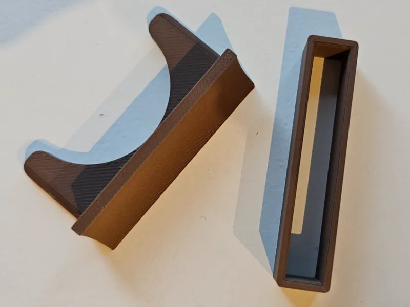 Window (europe) mosquito net lock for cats