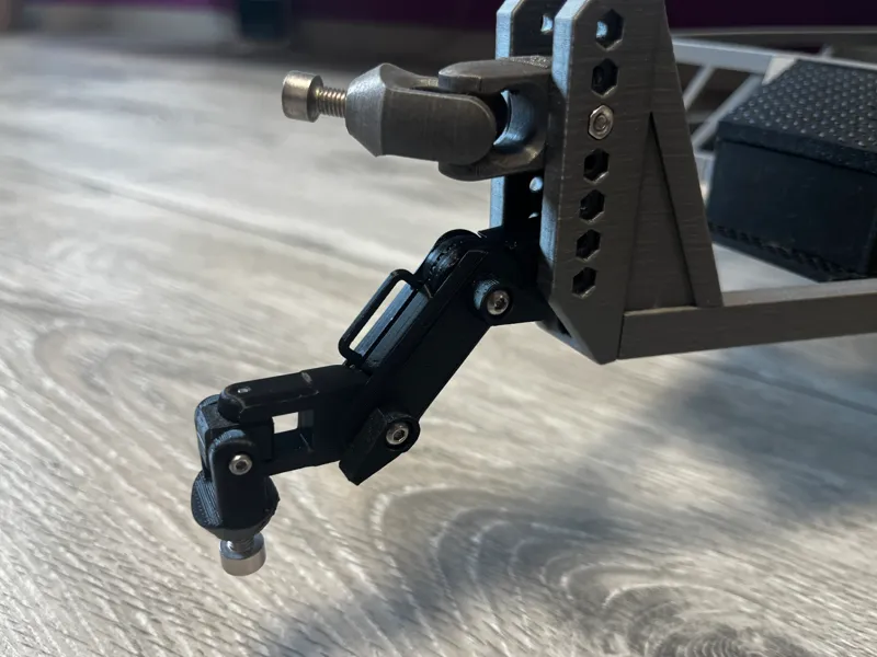 Height adjustable hitch compatible with 3D Sets