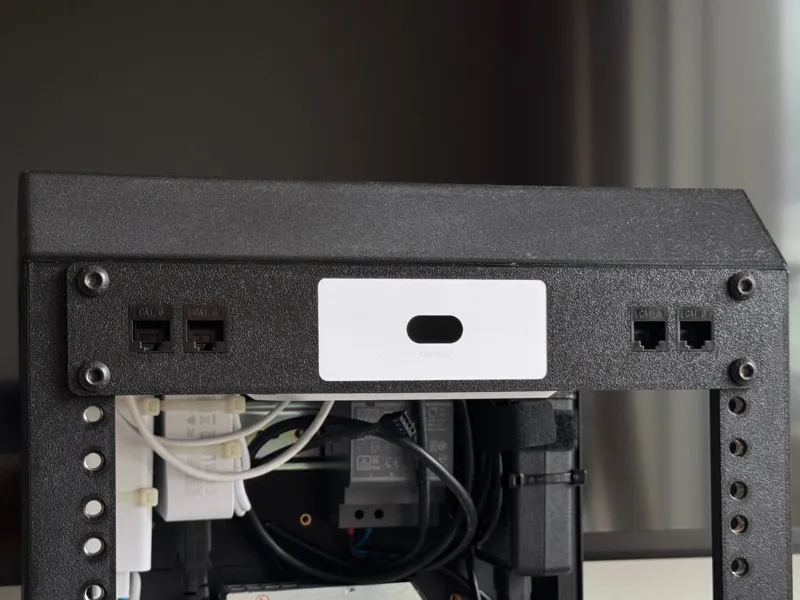 Unifi Express 7 10" rack flush panel mount