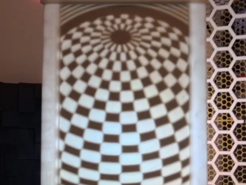 Flat lampshade with 3D effect for TTL