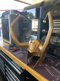 Casque inspiré de Loki — photo 2