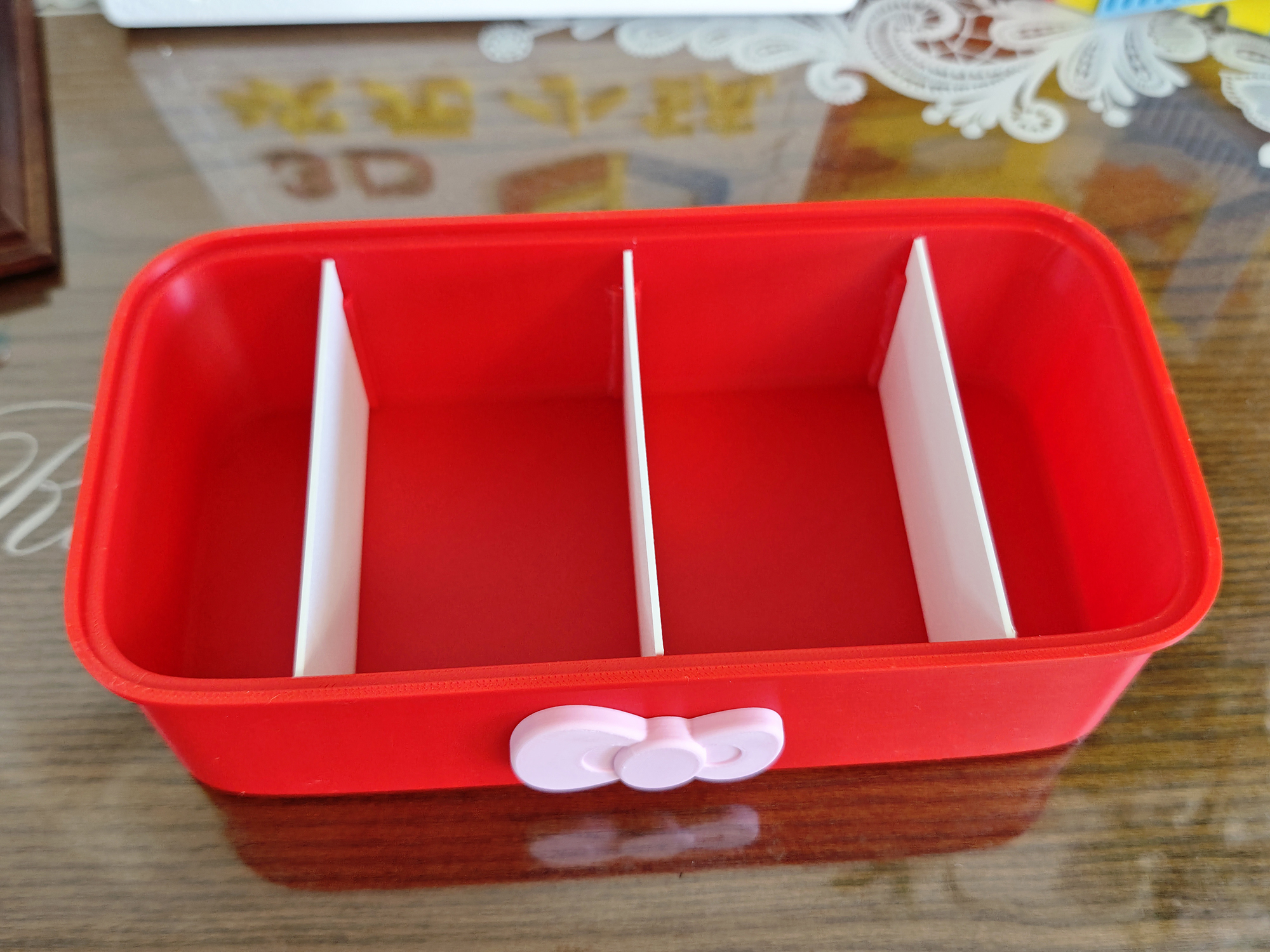 Miniatura 1 do modelo 3D Hellokitty蝴蝶结 简约储物盒 可堆叠收纳盒子 可拆卸活动隔板 珠宝首饰 零件配件盒子
