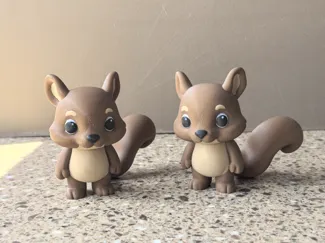 Squirrel articulating with tail