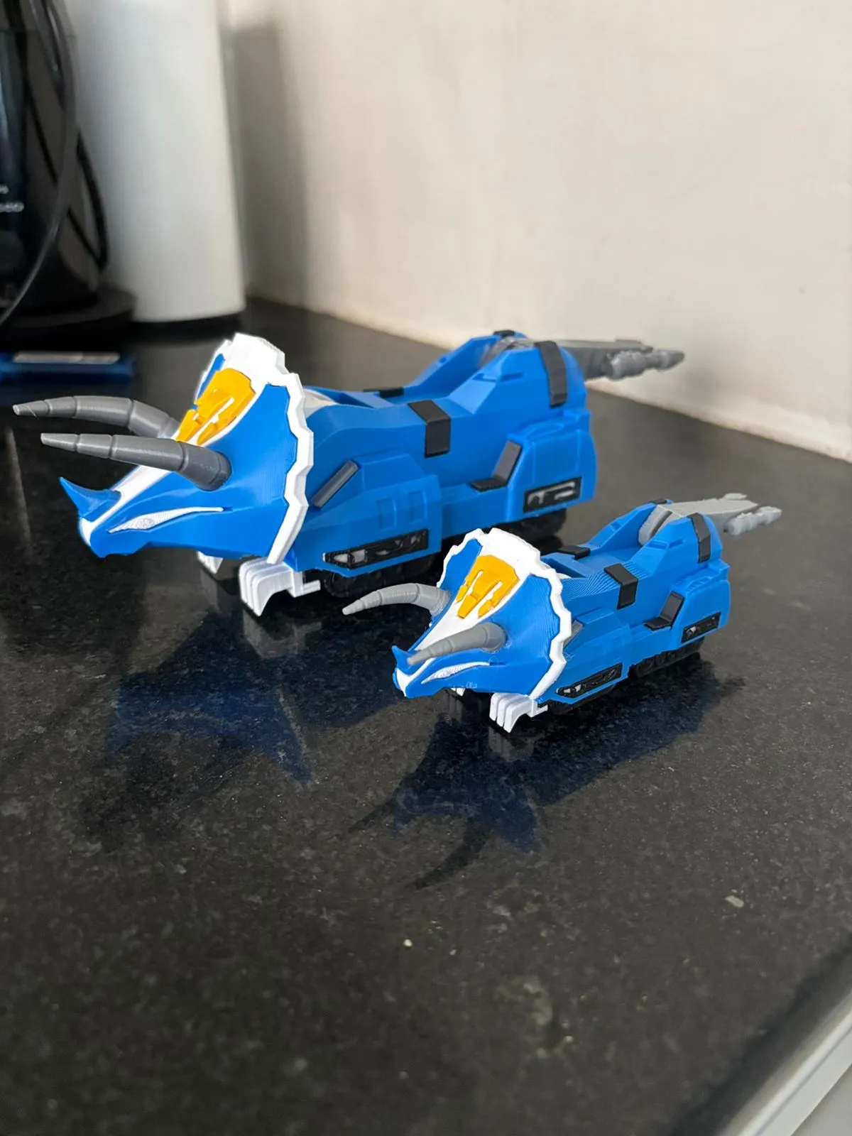 Triceratops Dinozord V.4 - Power Rangers view 3