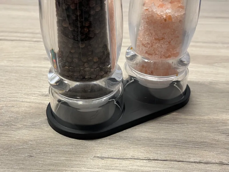 Salt and pepper stand