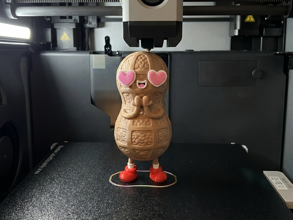 Heart Eyes Peanut, Cute Desk Figurine