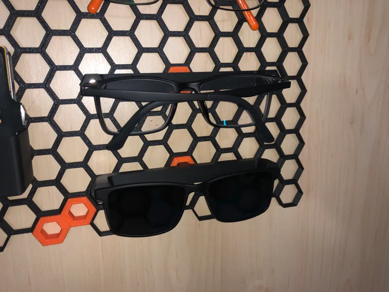 Parametric magnetic glasses holder honeycomb wall