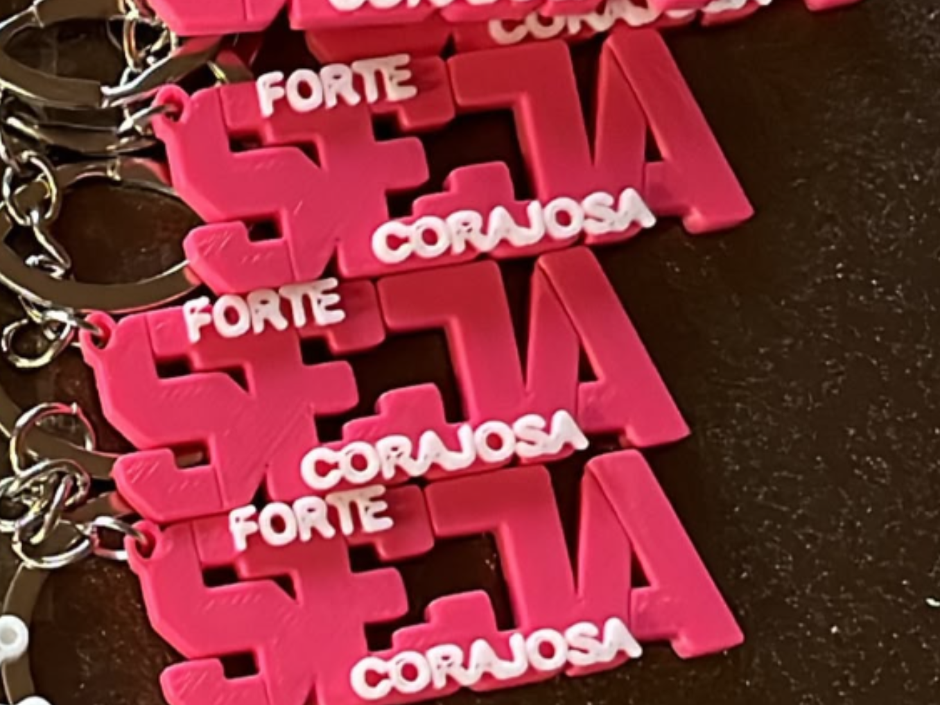 CHAVEIRO FORTE E CORAJOSA