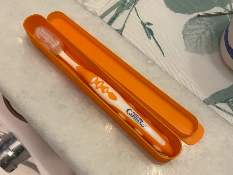 Simple toothbrush travel case
