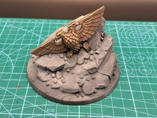Miniatur Base mit Stein Adler 