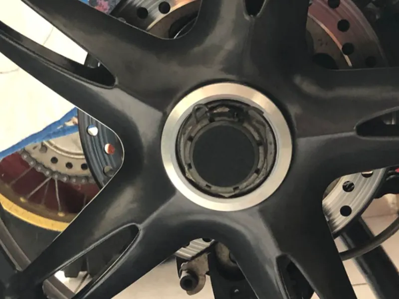 Triumph Speed Triple 1050 -  Wheel hub cover