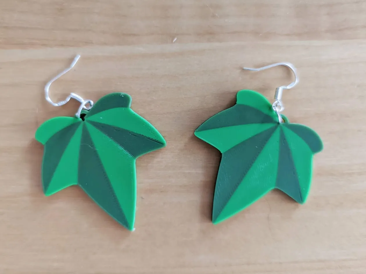 Hedera helix (ivy) earrings / key chains view 3