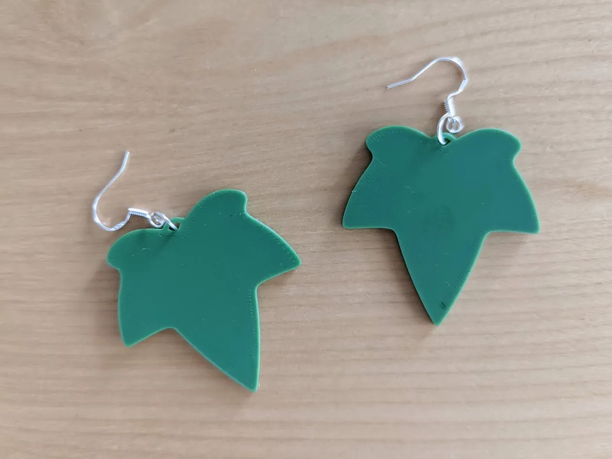 Hedera helix (ivy) earrings / key chains view 4