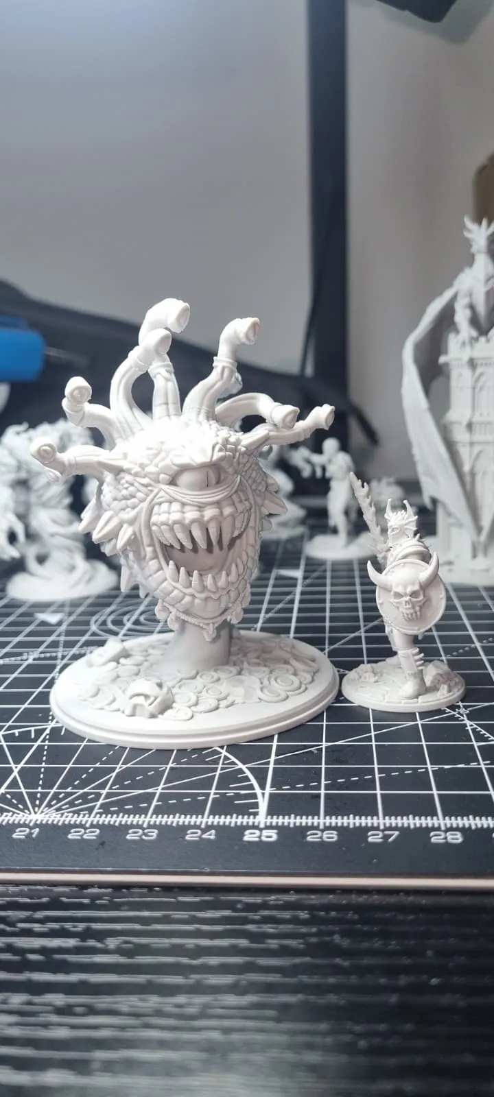 Xanathar - Beholder D&D Miniature (90mm) - Free 3D Print Model - MakerWorld