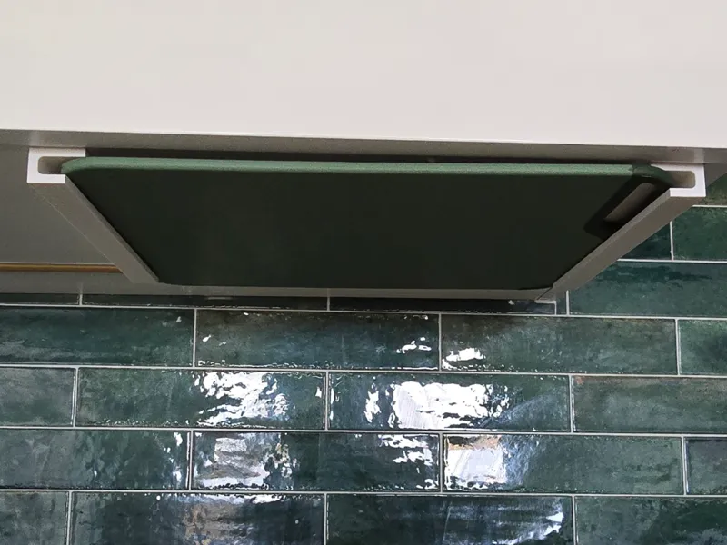 Simpe chopping board holder