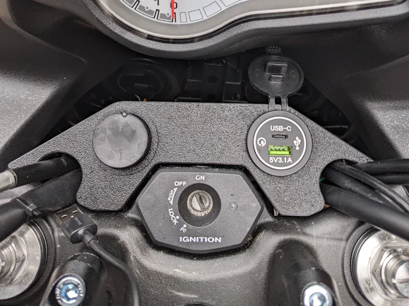 Suzuki V-strom dash