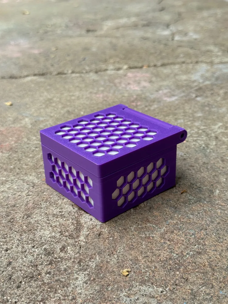 Honeycomb two-tone box with hinged lid - Free 3D Print Model - MakerWorld