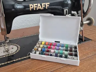 10x4Spolen Nähmaschinen Box/Bobbin Storage Box