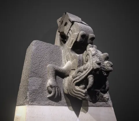 ESCULTURA AZTECA - Xiuhcoatl (SERPIENTE DE FUEGO) view 3