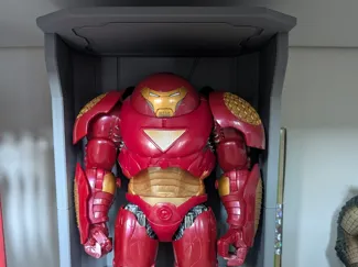 Marvel Legends Iron Man Hall of Armors: Hulkbuster