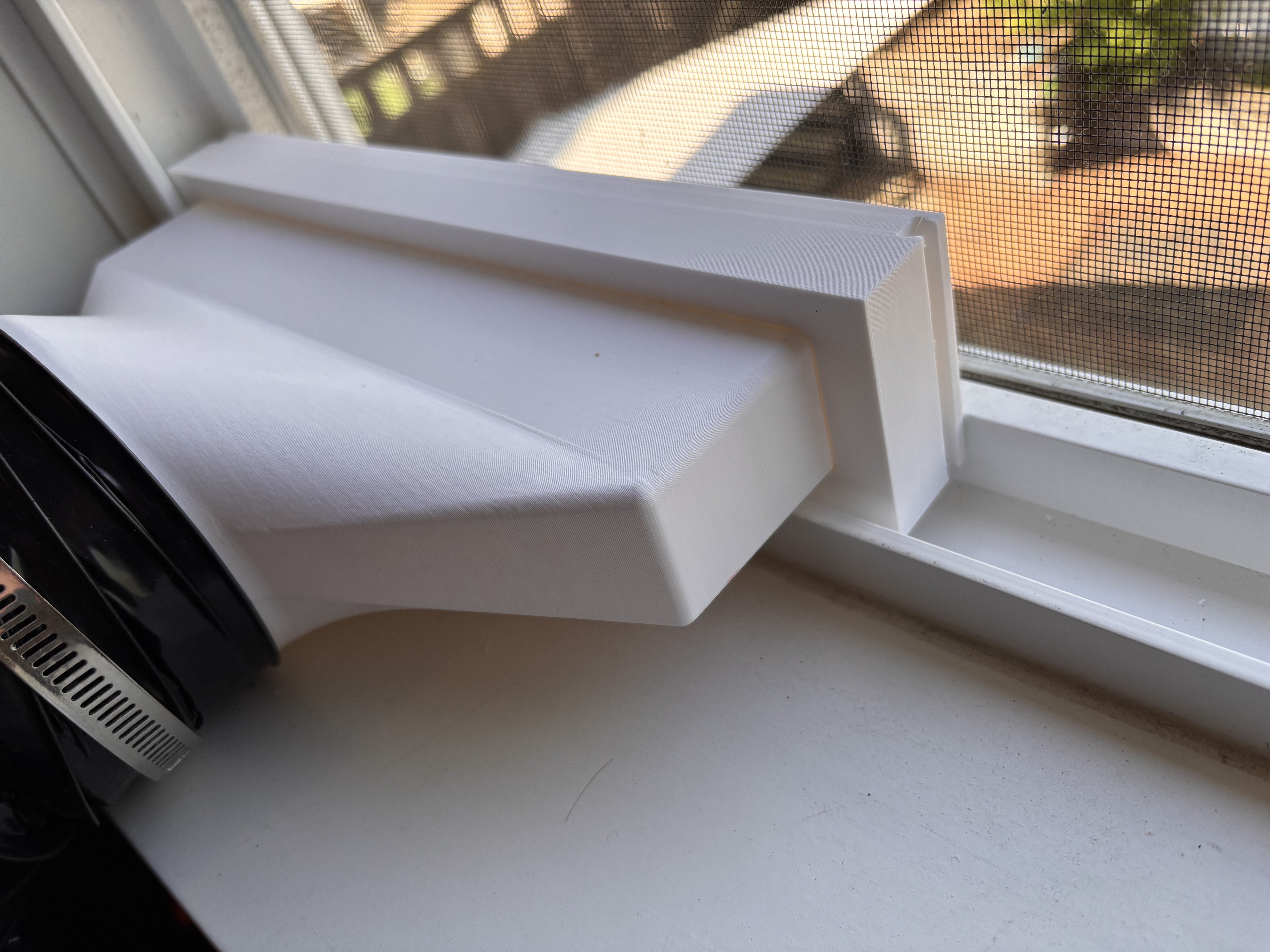 Miniatura 2 do modelo 3D Customizable Offset Window Exhaust Vent w/ Bracket