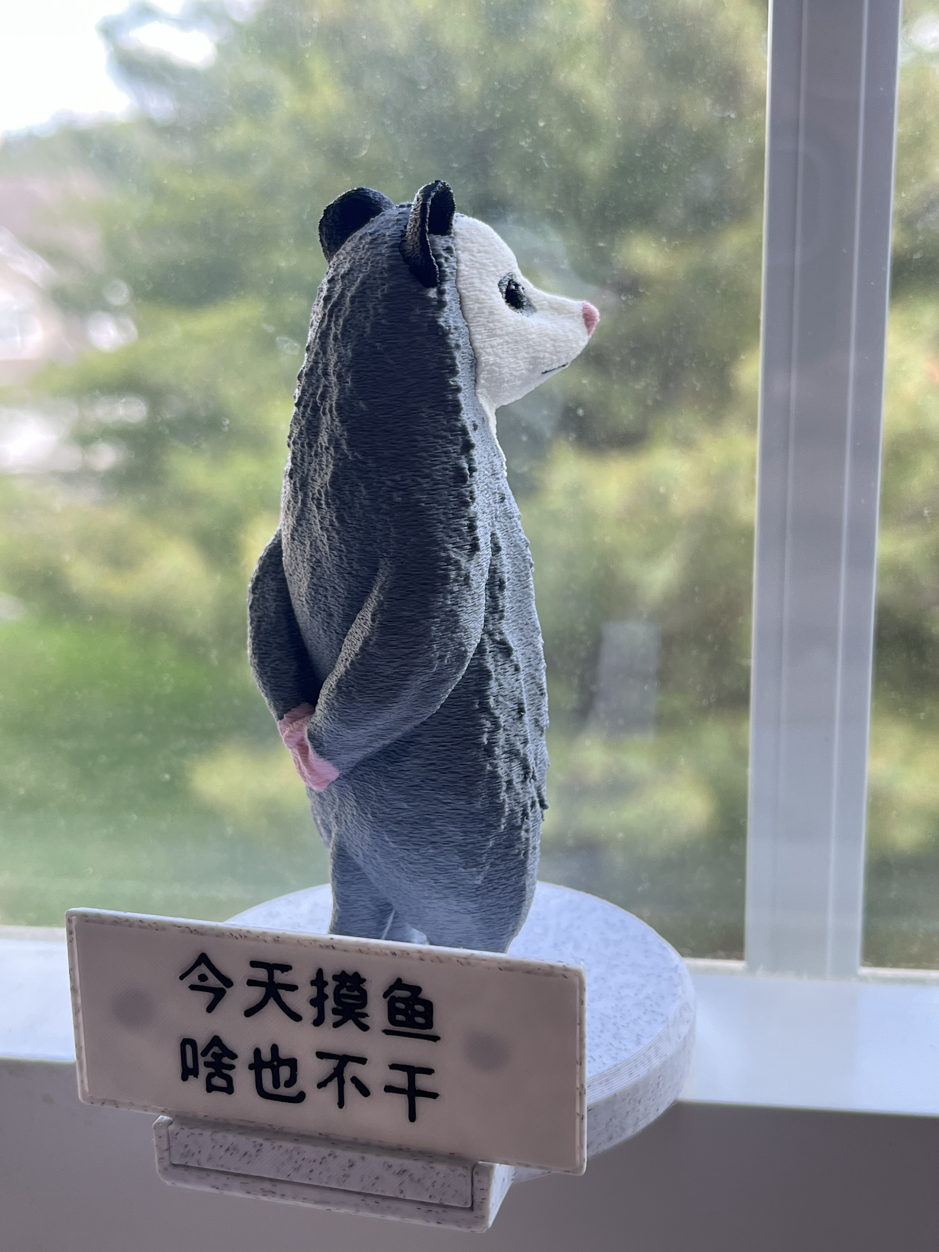 Miniatura 2 do modelo 3D 忧郁负鼠摆件 + 底座 | 可替换文本