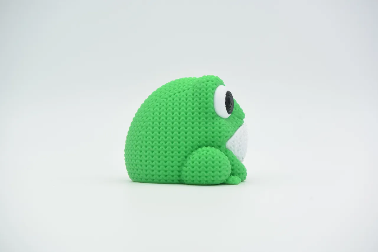 Knitted Frog view 2