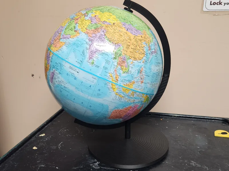 Stand for 12 inch globe