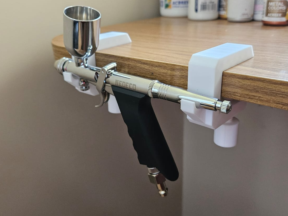 Adjustable table stand for airbrush