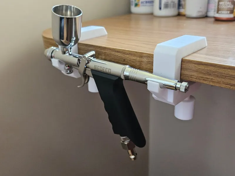 Adjustable table stand for airbrush
