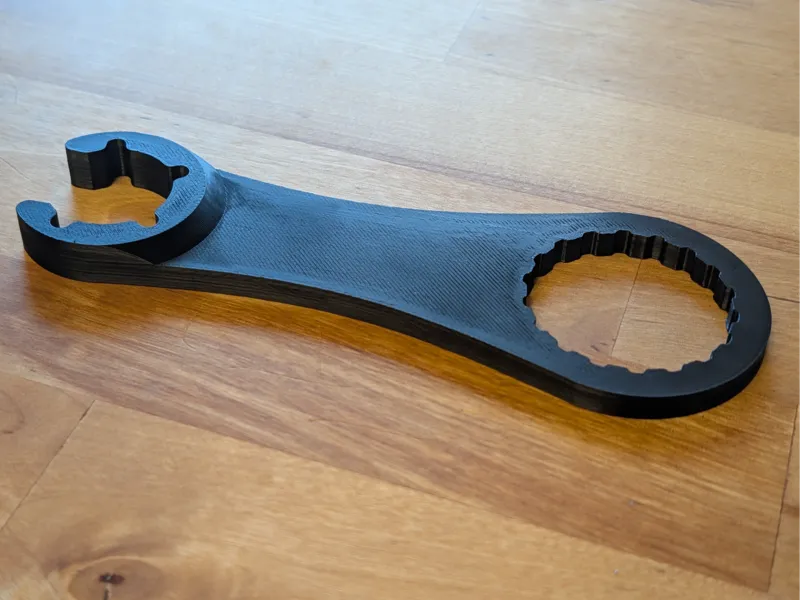 2-in-1 Gas Bottle Wrench with embedded magnets