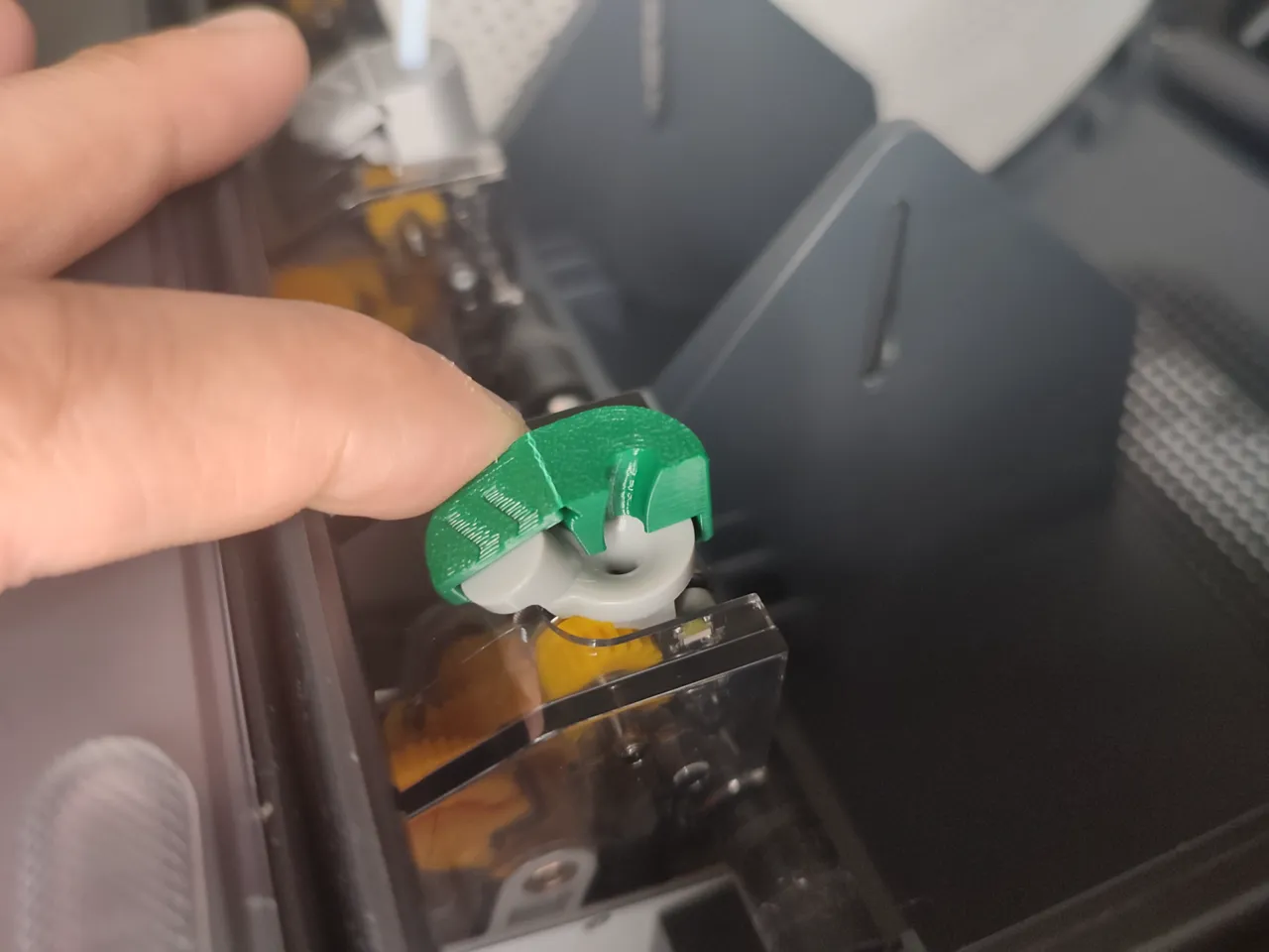 AMS feeding guide - Easy compliant mechanism view 2