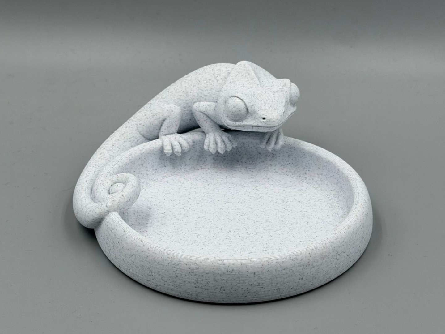 Snack Guard Chameleon Tray
