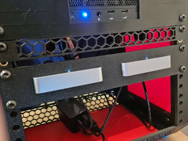 Dual GL.iNet Comet 1U 10inch Rack