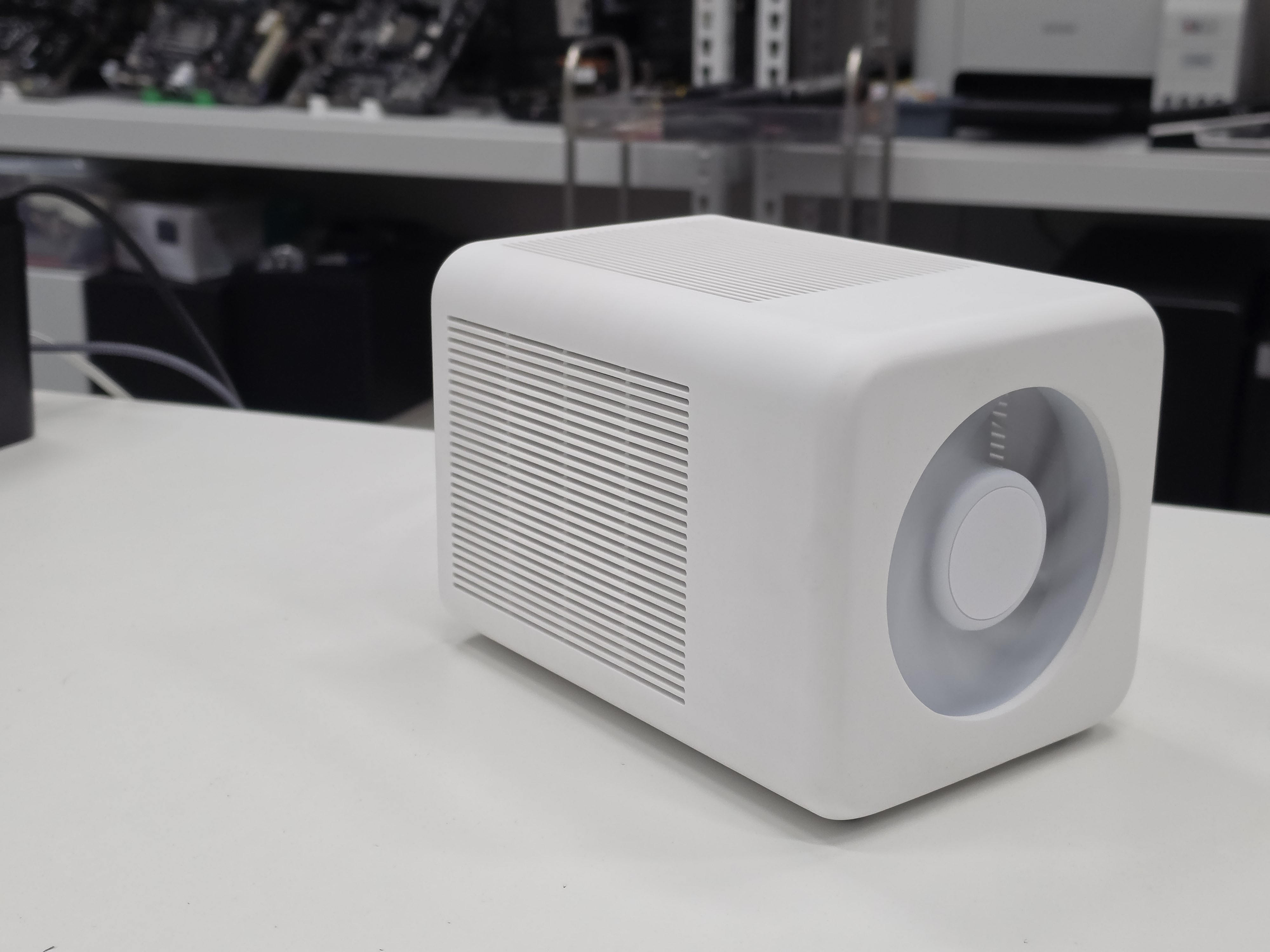 Alternate view of Komorida's dual-HDD ZimaBoard 2 NAS case design