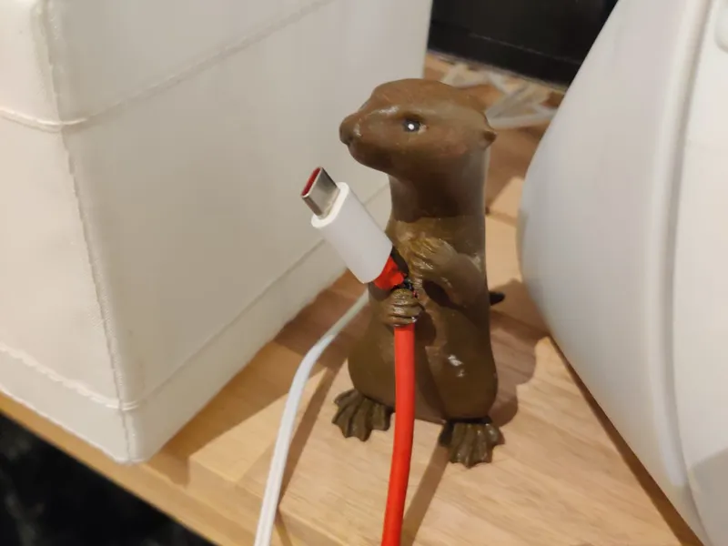 Ollie the Otter Cable Holder