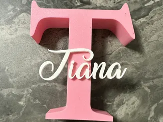 Personalisierbarer Buchstabe mit Name