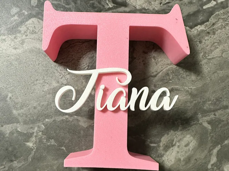 Personalisierbarer Buchstabe mit Name