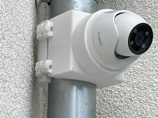 Reolink RLC-824A Adapterbefestigung am Regenrohr