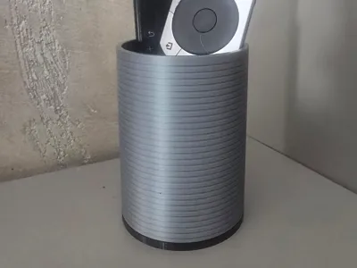 Circular container with GRIP