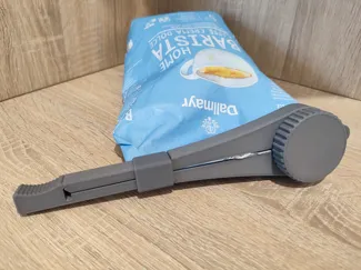 Coffee bag clip with screw lid and support clip