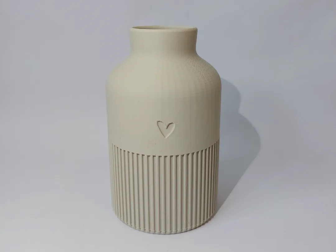 Moderne Vase mit Herz view 2