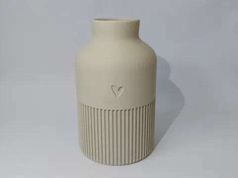 Moderne Vase mit Herz view 2