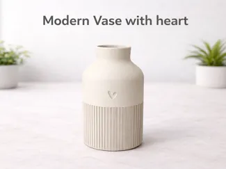 Moderne Vase mit Herz